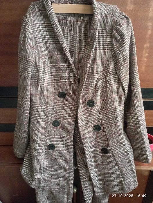 елегантен дамски костюм