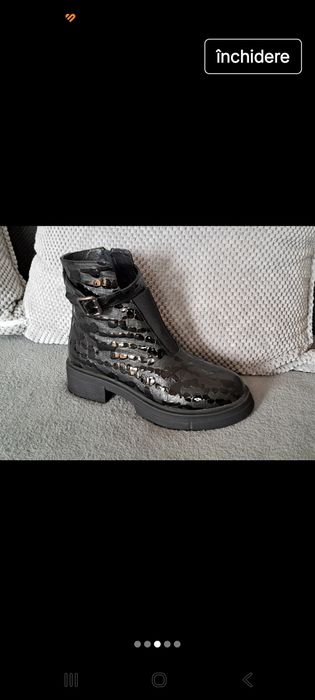 Ghete din piele lacuita