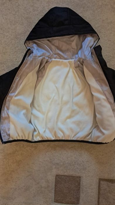 Продам детскую куртку