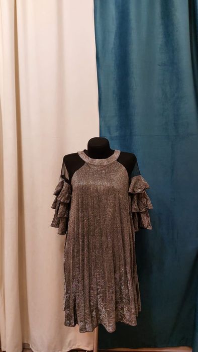 Продаю женские платья