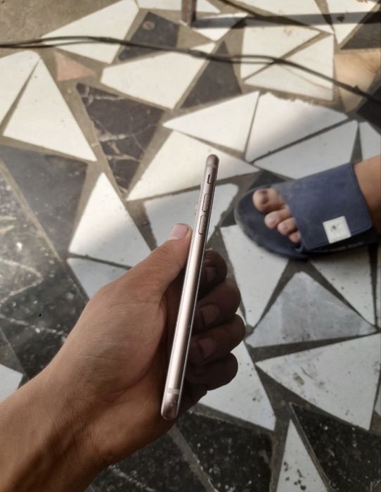 Iphone 8 256gb sotiladi. Plata kuygan