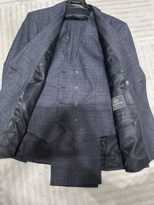 Новый костюм,очень красивый