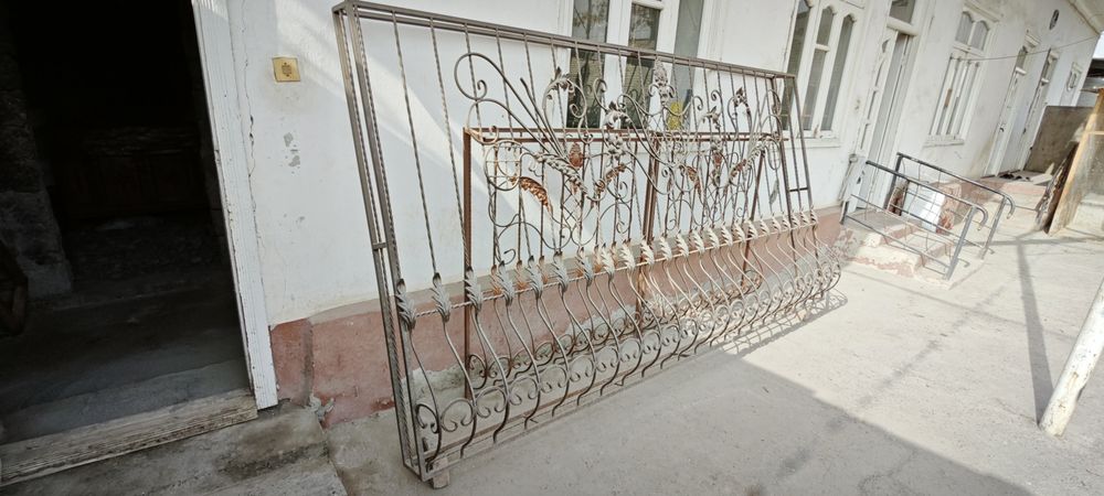 Deraza uchun ximoya panjarasi