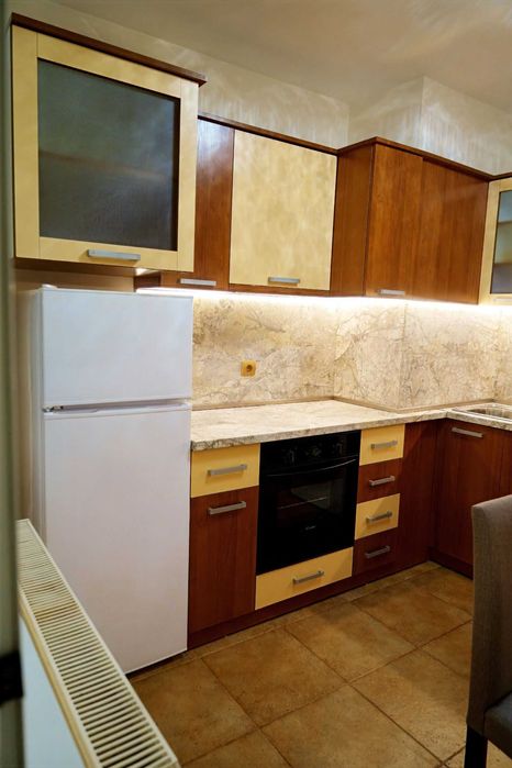 Продава се Тристаен апартамент в Пловдив, Гагарин - 85 кв.м за 1918 €/кв.м - Снимка #1