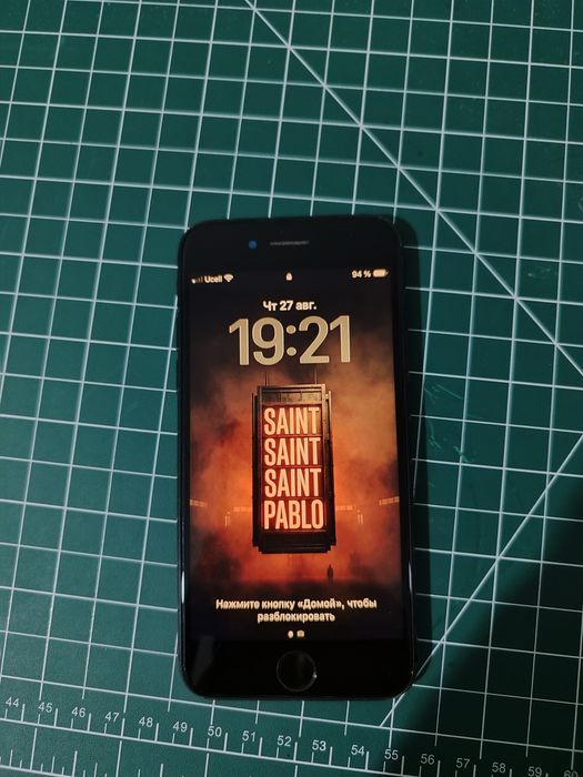 Продаю iphone se 2020/128