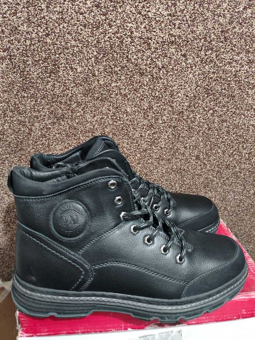 Продам зимнюю новую мужскую обувь