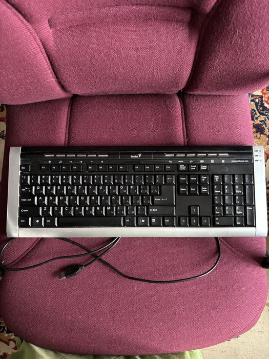 Продам клавиатуру