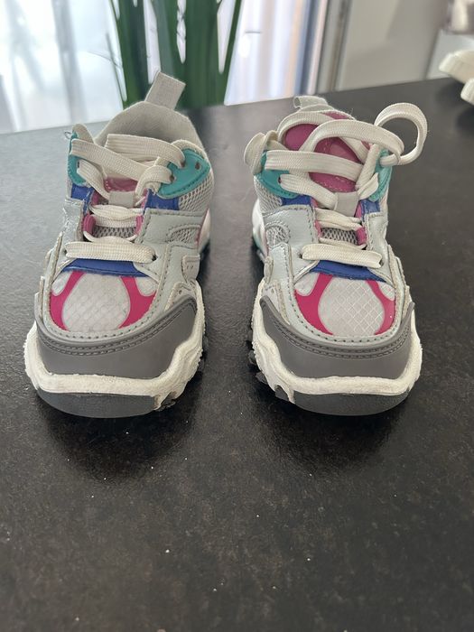 Vand incaltaminte Zara