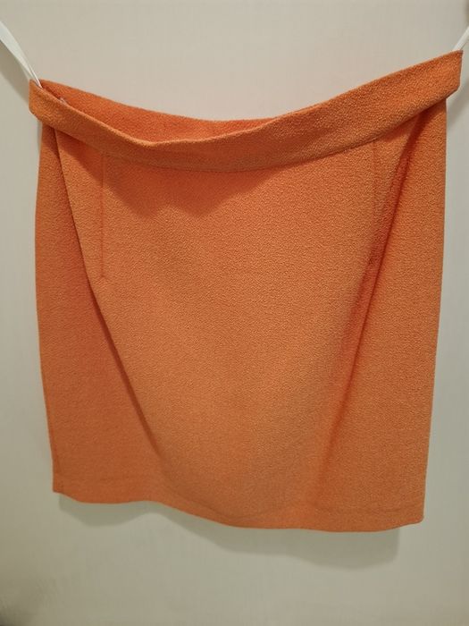 Продавам костюми и рокли