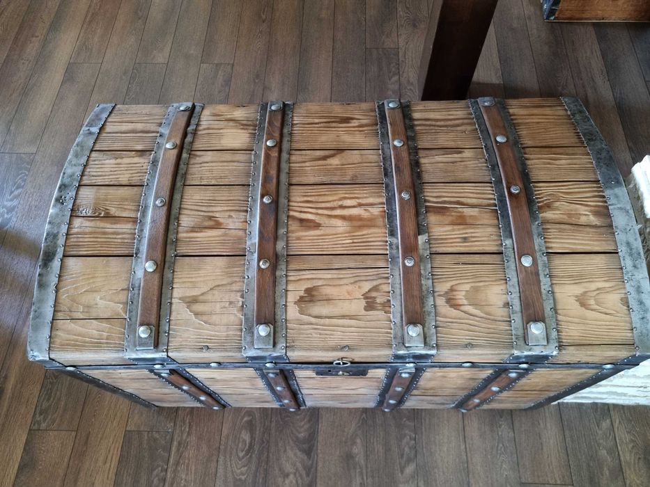 Стар дървен сандък/ракла/скрин