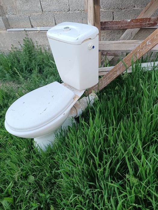 Продается унитаз в хорошем состоянии