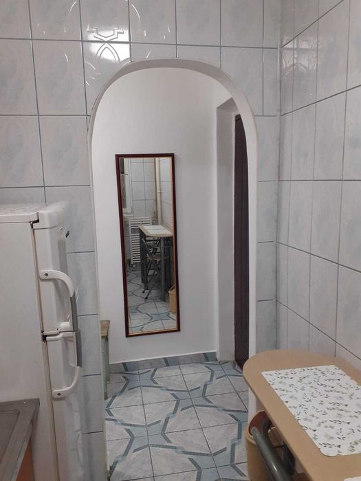 Inchiriez garsoniera parter