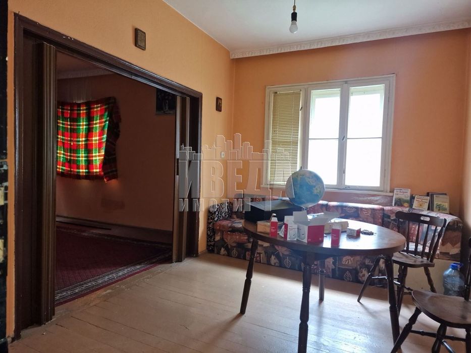 Продава се Етаж от къща в Варна, Окръжна болница - 162 кв.м за 1717 €/кв.м - Снимка #1