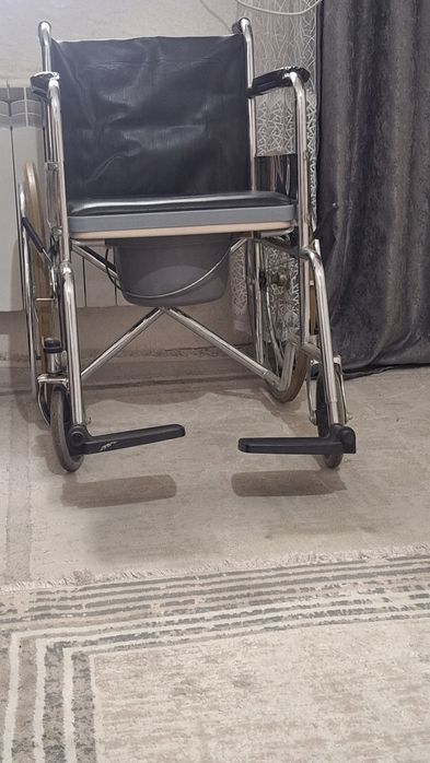 Инвалидная коляска с горшком