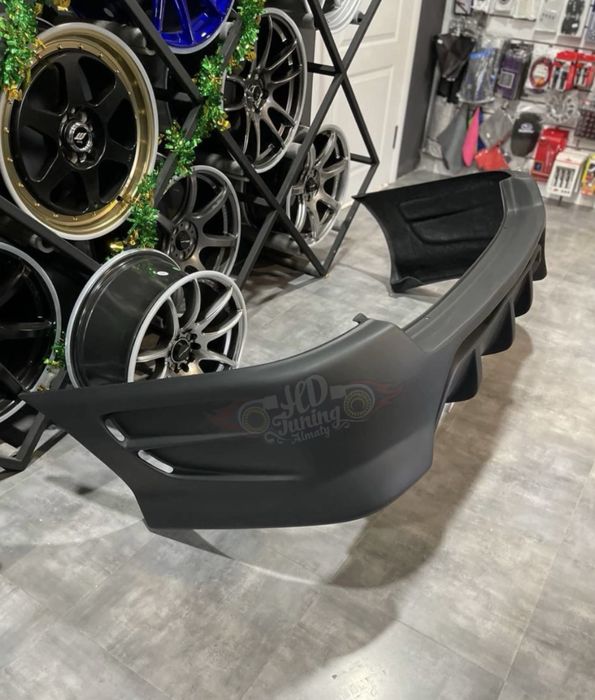 Бампер задний Toyota Caldina