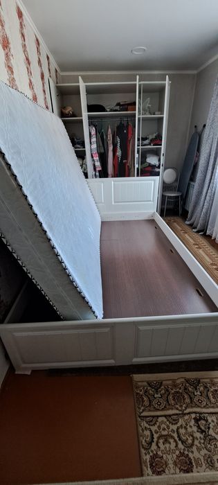 Продам спальный гарнитур