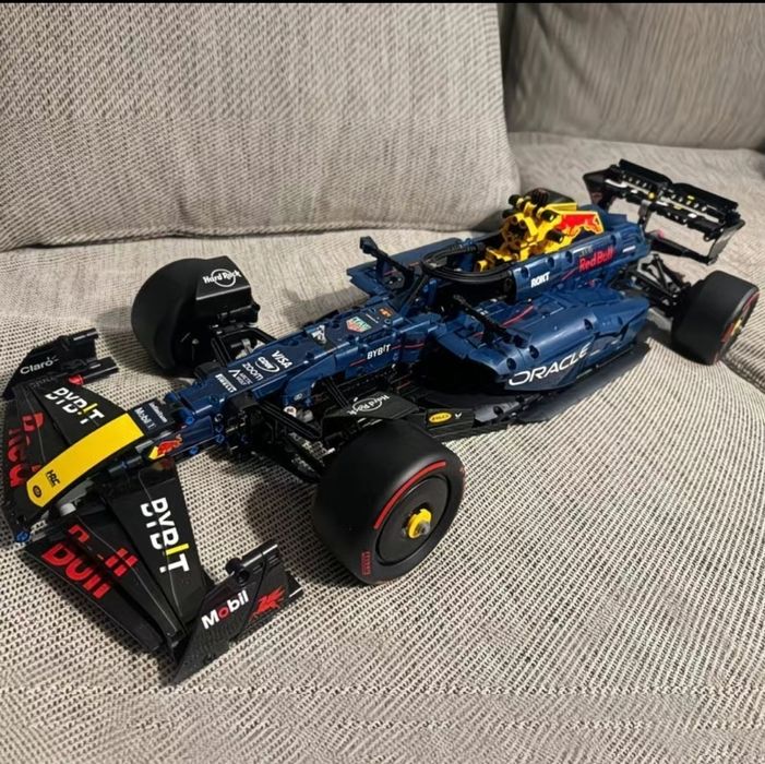 Конструктор лего Формула-1 Red Bull, подарок на Новый год.