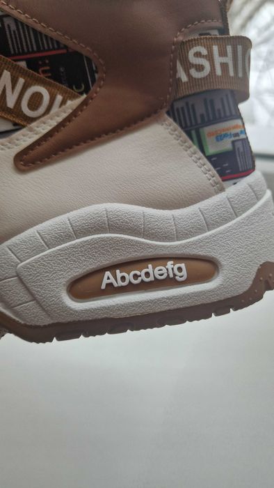 Новые утепленные кроссовки