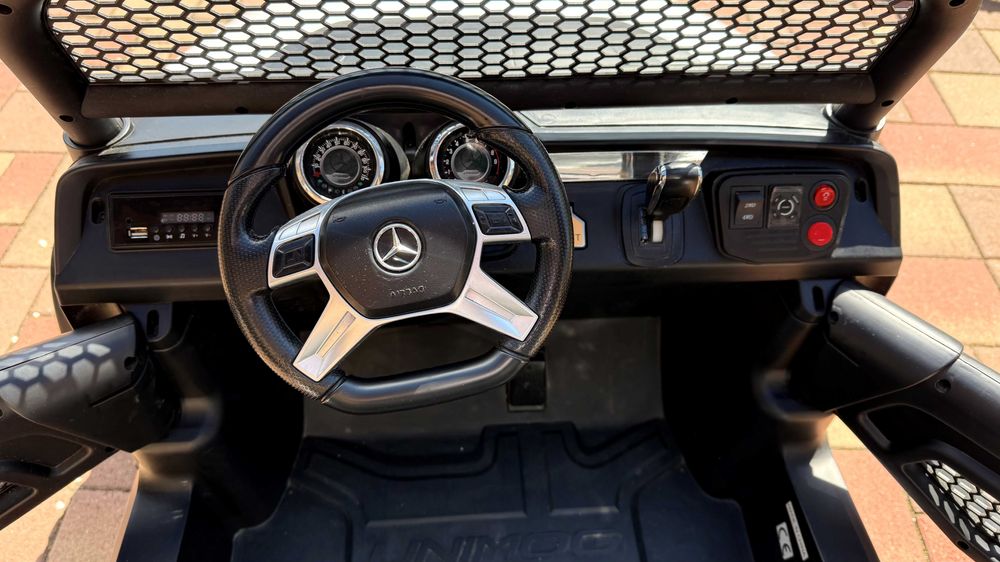 Masinuta electrica 4x4 Mercedes Unimog