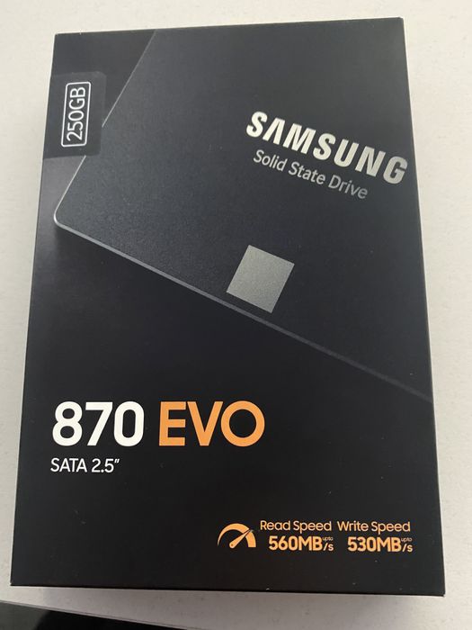 SSD Samsung 870 EVO 250gb.