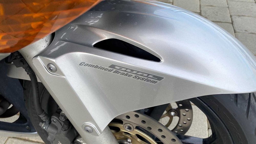 Продавам HONDA VFR v4 V-tec 800