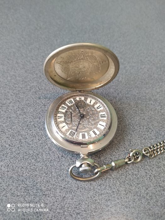 Срочно продам часы