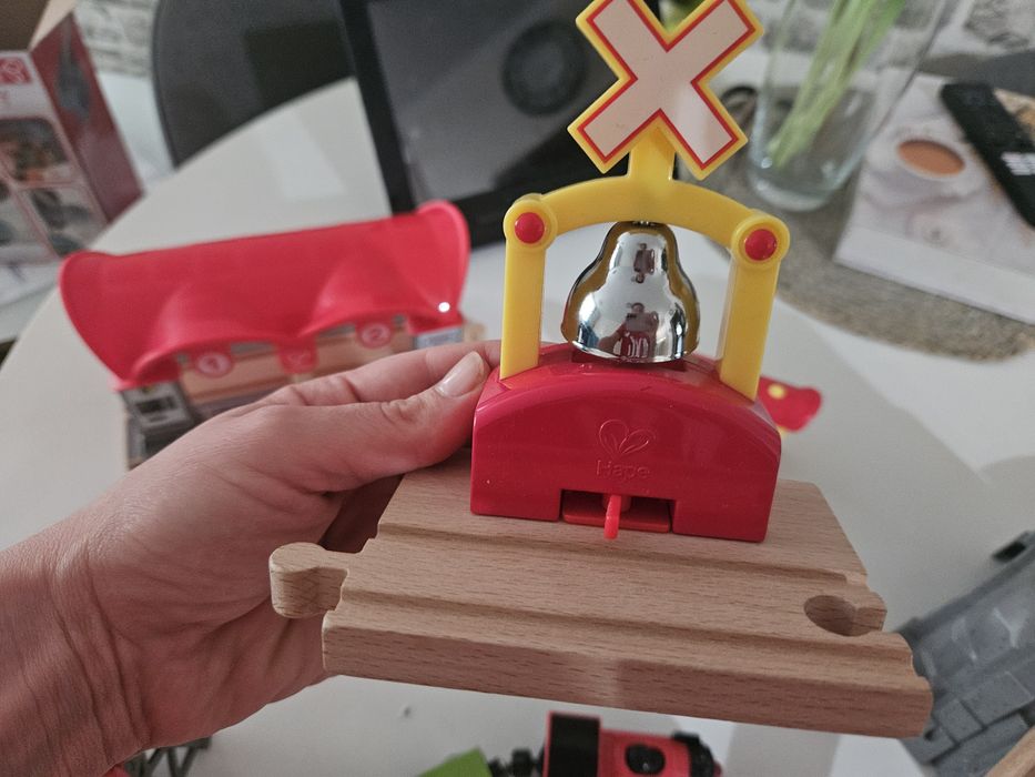 Hape  дървени играчки, гара, тунел, звънец, кран