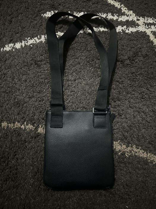 Vând borsetă Tommy Hilfiger