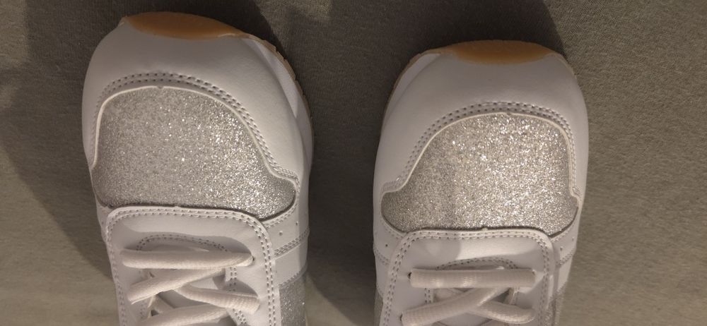 Adidasi AIRNESS produs nou