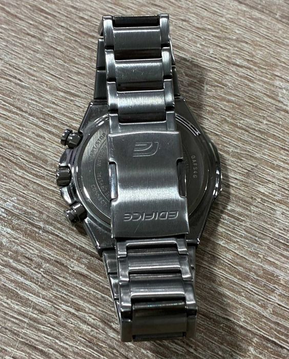 Часовник Casio edifice EQB-1100