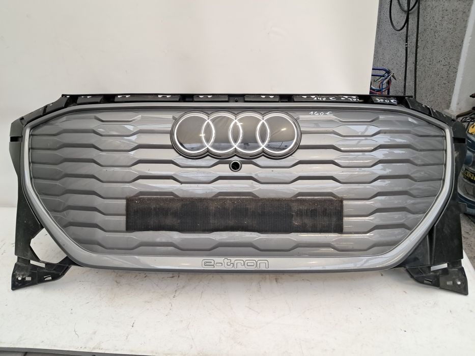 Грил решетка Audi  E-Tron