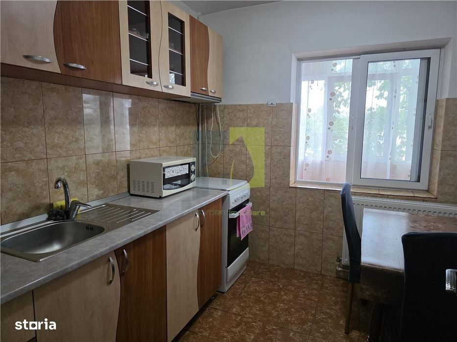 Camera de inchiriat  colega de apartament