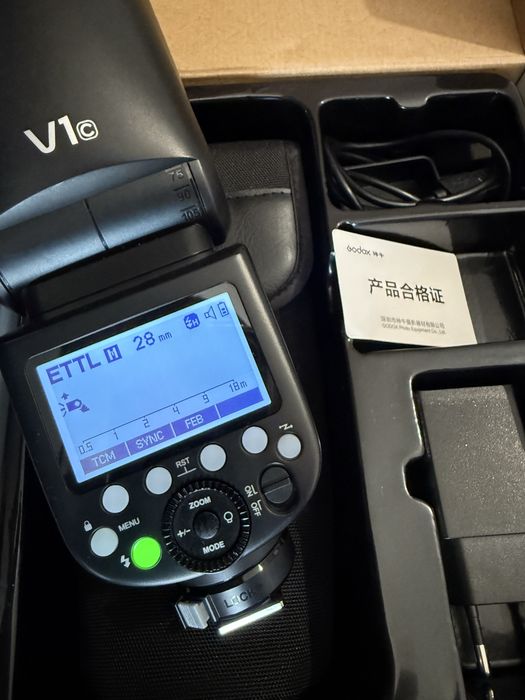 Bliț Godox V1C pentru Canon
