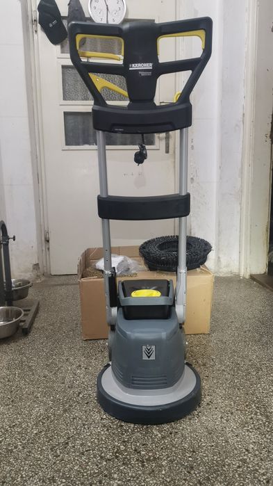 Vand  aparat Monodisc Karcher Professional BDS 33/180 c foarte putin folosit !- decapat, slefuit, lustruit pardoseli