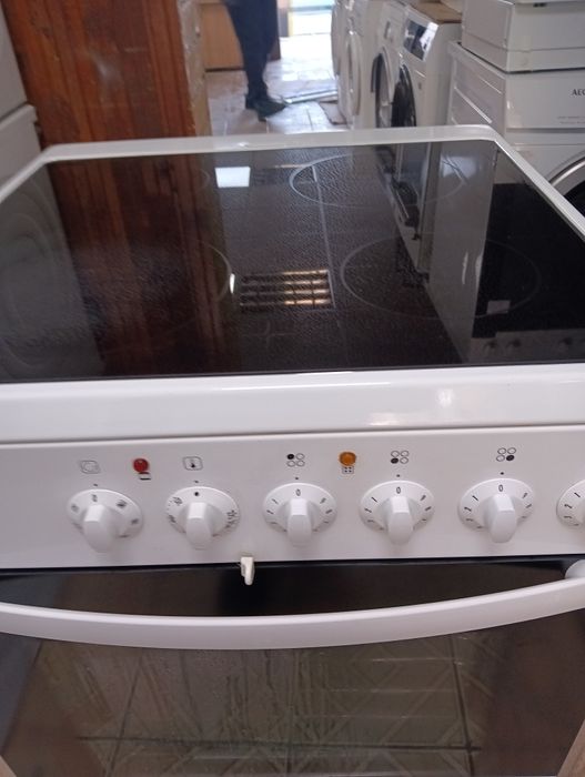 Свободно стояща печка с керамичен плот Gorenje 2 години гаранция!