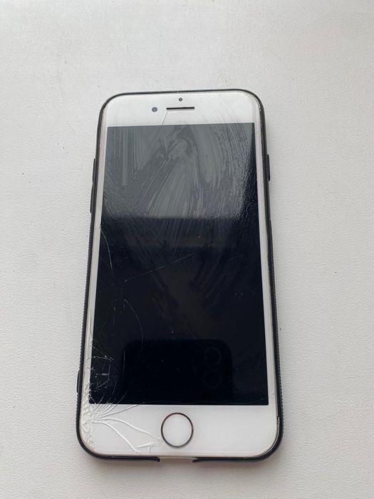 Продам айфон 8 белый