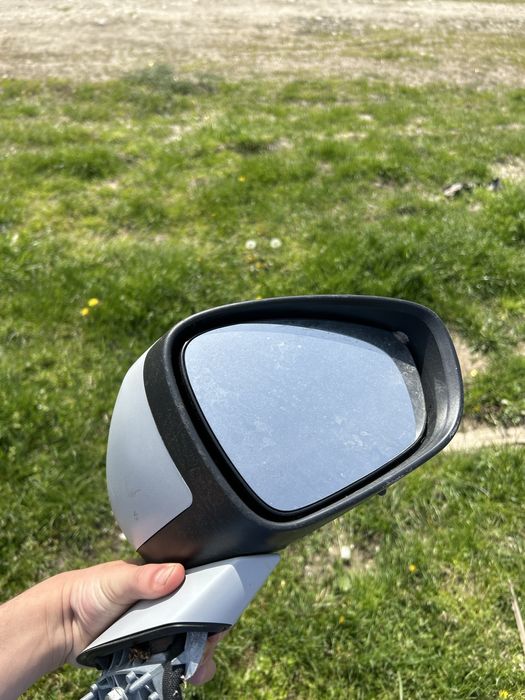 Vand sau schimb cu o pereche de ochelari polaroid noi