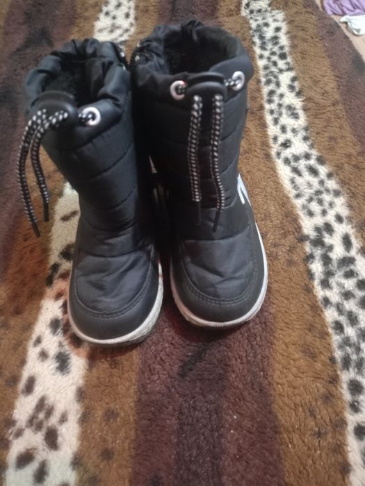 Продам детские сапоги