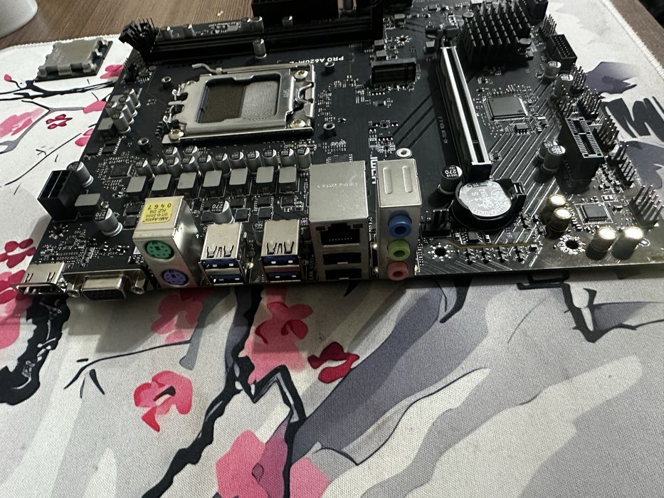 Продам комплект Ryzen 5 8400f + MSI PRO A620M-E