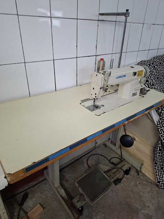 Vând mașină de cusut JACK în stare buna de funcționare