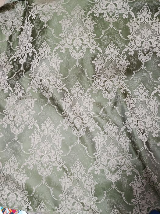 Продам шторы 2 шт по 2 м