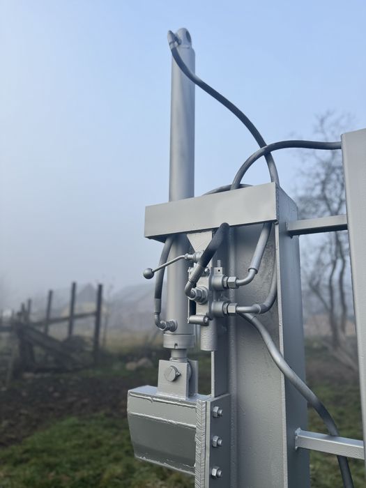 Despicător de lemne hidraulic