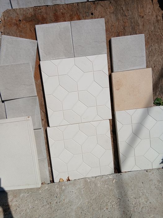 Vand pavaj si ghiveci de flori !