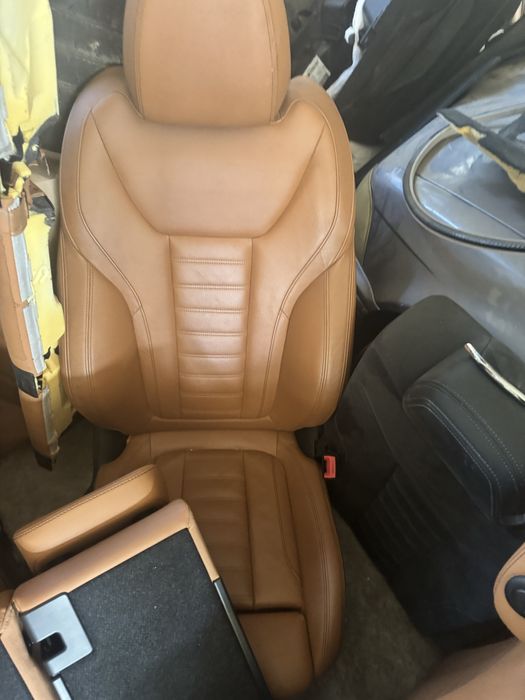 Bmw g20 седалки комлект