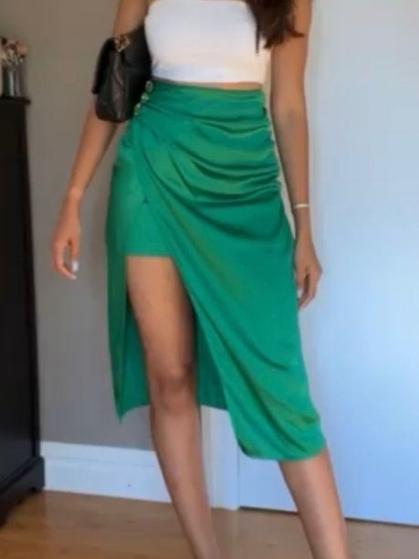 Fusta midi satinata verde smarald cu nasturi bijuterie mărimea XS Zara