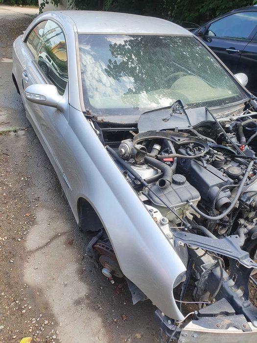 Fata completa / Piese dezmembrari Mercedes ClK 209
