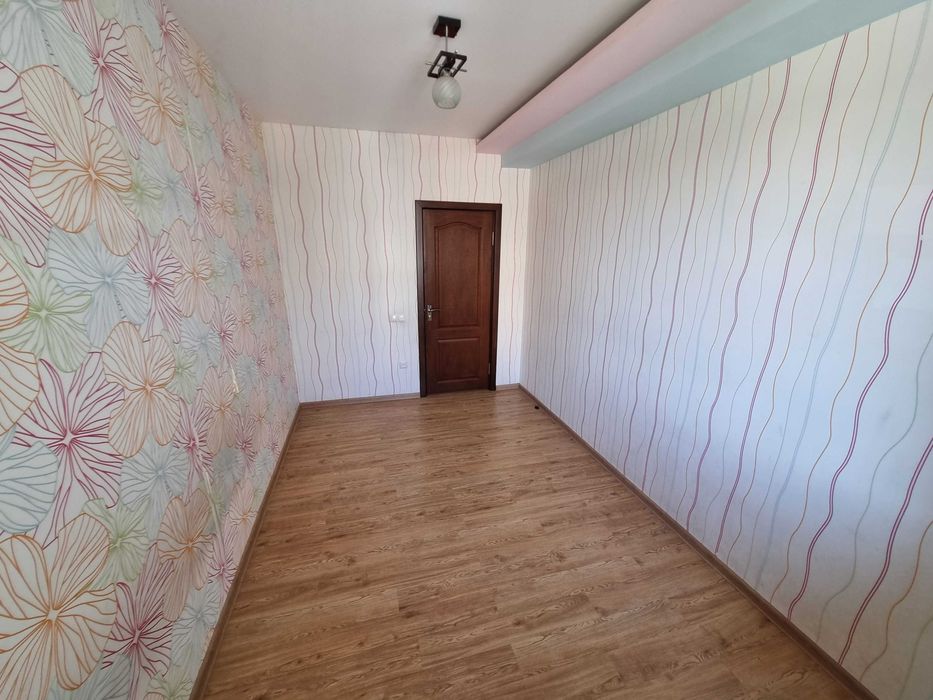 Срочно продам 3 комнат.квартиру возле Корзинка Крестик 40 лет