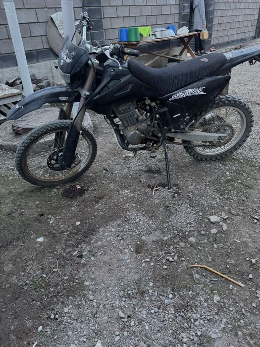 Эндуро 250 куб ездиет все нормально