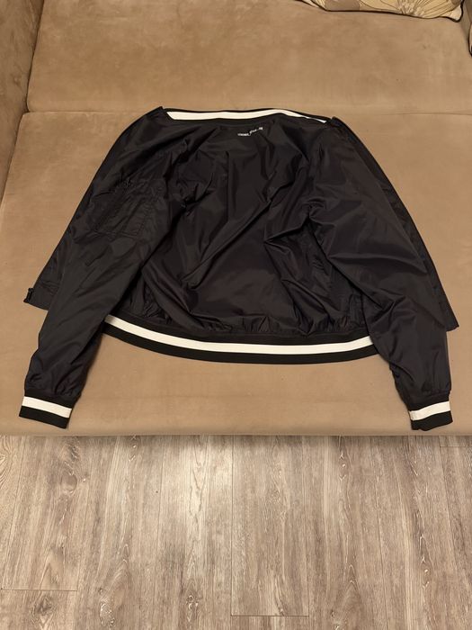 Vand geaca neagra