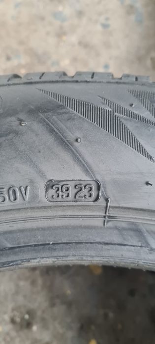 4 anvelope iarna Bridgestone 255/50/19.Pretul este pe bucata.